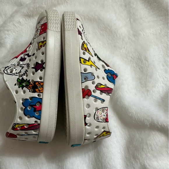 Uber cute emoji native Jefferson shoes size 4 - Picture 6 of 6